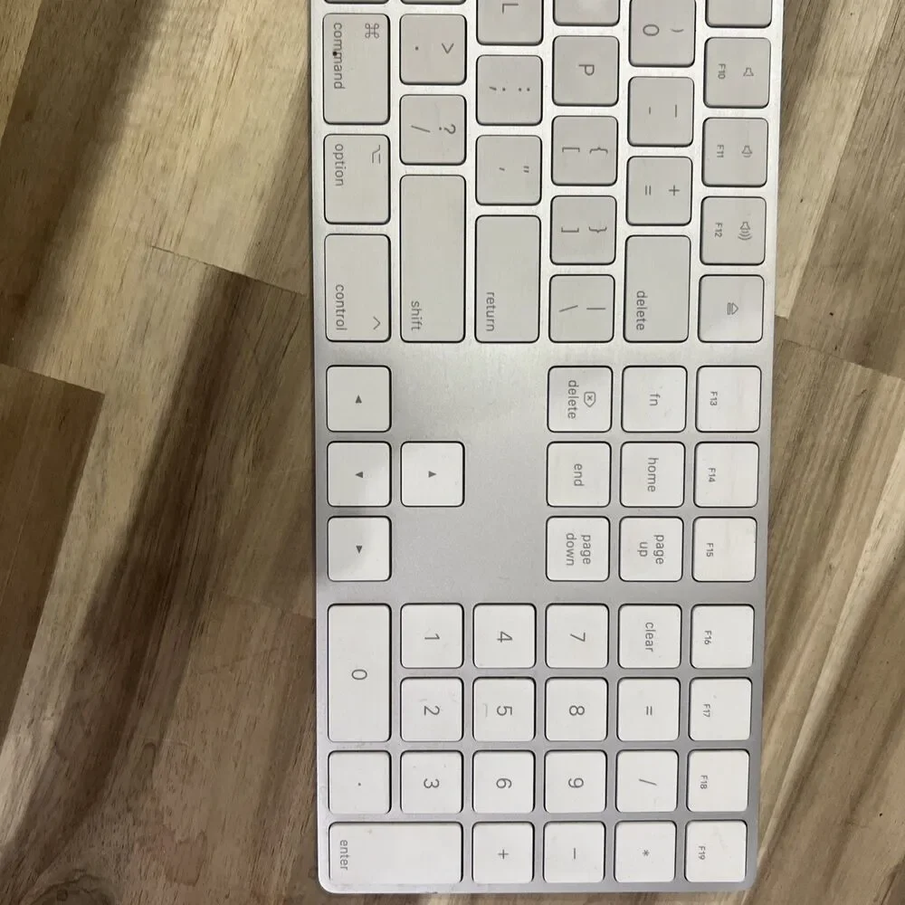 Apple A1843 Wireless Rechargeable Bluetooth Magic Keyboard With Numeric Keypad O
